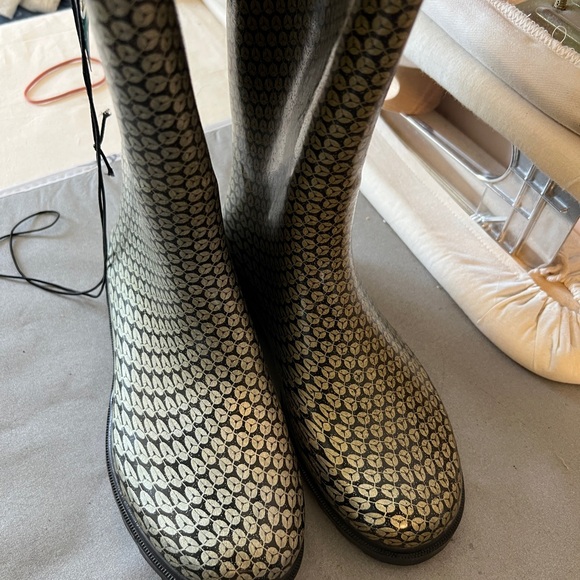 Rain boots - Picture 2 of 6